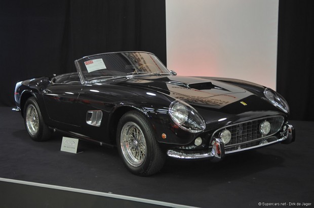 1961 Ferrari 250 GT SWB California Spyder: 50 adet kadar üretilen bu aracın 3 litrelik, 280 beygir gücünde V12 motoru var. Değeri de 10,9 milyon dolar.