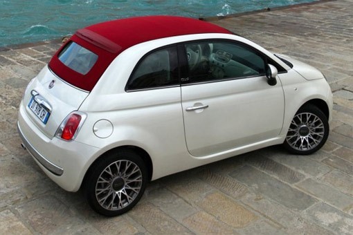 FIAT-FIAT 500 1.3 MULTIJET EURO 5-1.3 MULTIJET EURO 5 MEKANİK/MANUEL (H) Birleşik Yakıt Tüketimi: 4.2 litre CO2 Emisyon Değeri (g/km): 110