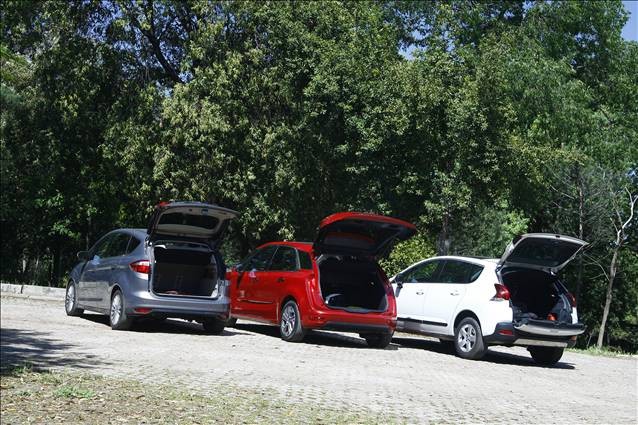 Özellikle iç mekanındaki fonksiyonelliği, farklı tasarımı, ergonomisiyle dikkat çeken Citroen C4 Picasso, Ford’un genetik iyi yol tutuş özelliklerine iyi, sade ve işlevsel bir iç mekan katan Ford C-Max ve Fransız marka Peugeot’nun 308 ile kazandığı COTY ödülünün ardından markasına kattığı imaj ve küçük makyaj operasyonuyla 3008, 5 kişilik ailelerin ihtiyaçlarına cevap vermekte zorlanmıyor. ÖTV ve Euro kurlarının etkisiyle geçmişe göre yüksek fiyatlarla satılıyor olmaları tüm otomobillerin yaşadığı ortak bir kabus olarak değerlendirilmeli.