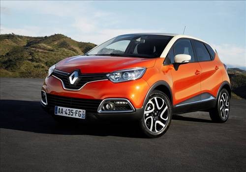 RENAULT CAPTUR 
Dış ve iç tasarımda 10 farklı kombin imkanı sunan bu otomobil yeri geldiğinde ağırlığını koyup ciddiyetini koruyan, yeri geldiğinde kimsenin olmayacağı kadar eğlenceli insanlar için tasarlanmış adeta. Turuncunun, siyahın ve mavinin en güzel tonlarını sunan bu otomobil büyüdüğünün farkında olan ama çocukluğunu her zaman saklayanlar için.